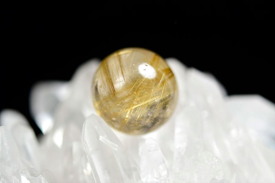 ゴールドルチル　ルチルクォーツ　金針水晶　丸玉　穴なし　金運　財運　スフィア　天然石　パワーストーン