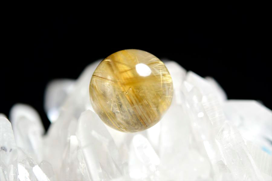 ゴールドルチル　ルチルクォーツ　金針水晶　丸玉　穴なし　金運　財運　スフィア　天然石　パワーストーン