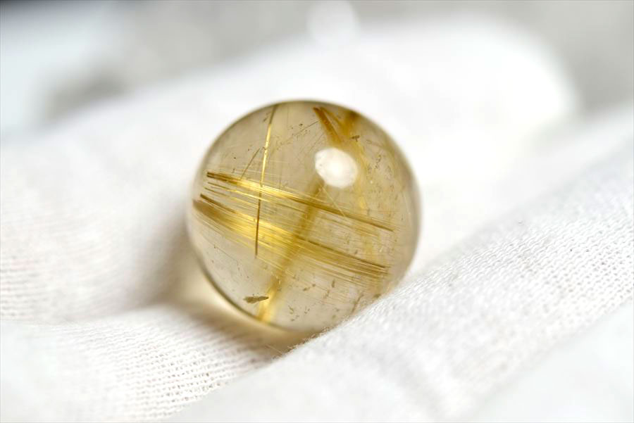 ゴールドルチル　ルチルクォーツ　金針水晶　丸玉　穴なし　金運　財運　スフィア　天然石　パワーストーン