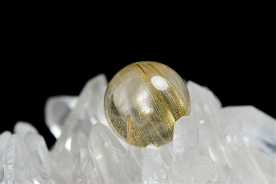 ゴールドルチル　ルチルクォーツ　金針水晶　丸玉　穴なし　金運　財運　スフィア　天然石　パワーストーン