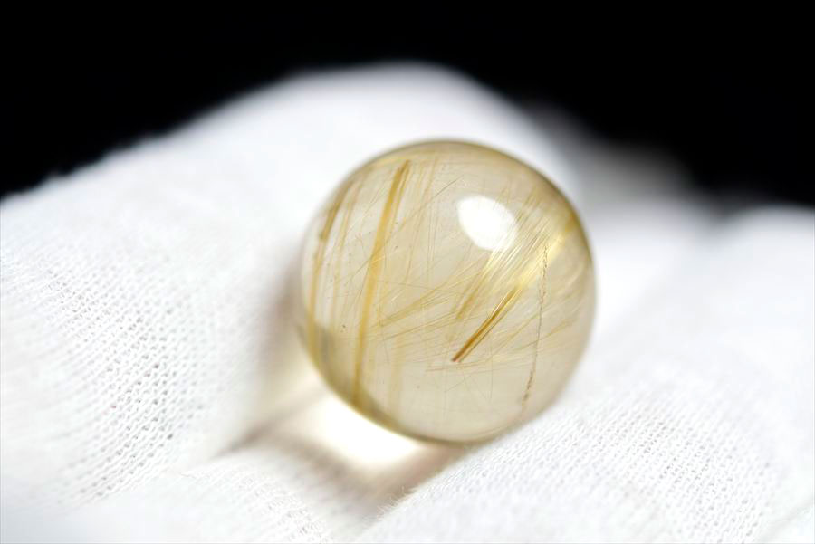 ゴールドルチル　ルチルクォーツ　金針水晶　丸玉　穴なし　金運　財運　スフィア　天然石　パワーストーン
