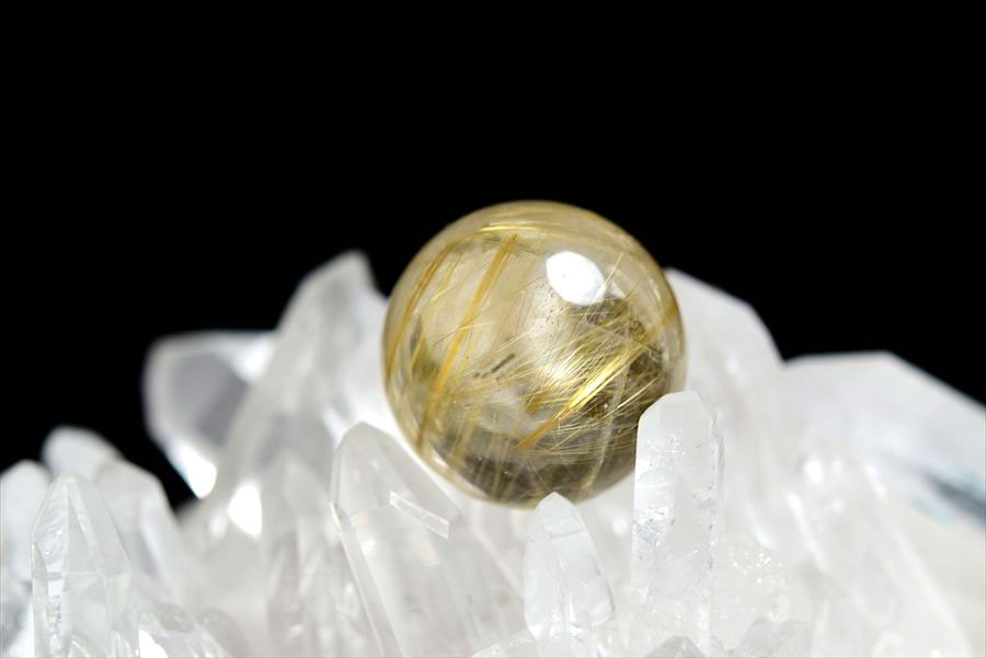 ゴールドルチル　ルチルクォーツ　金針水晶　丸玉　穴なし　金運　財運　スフィア　天然石　パワーストーン