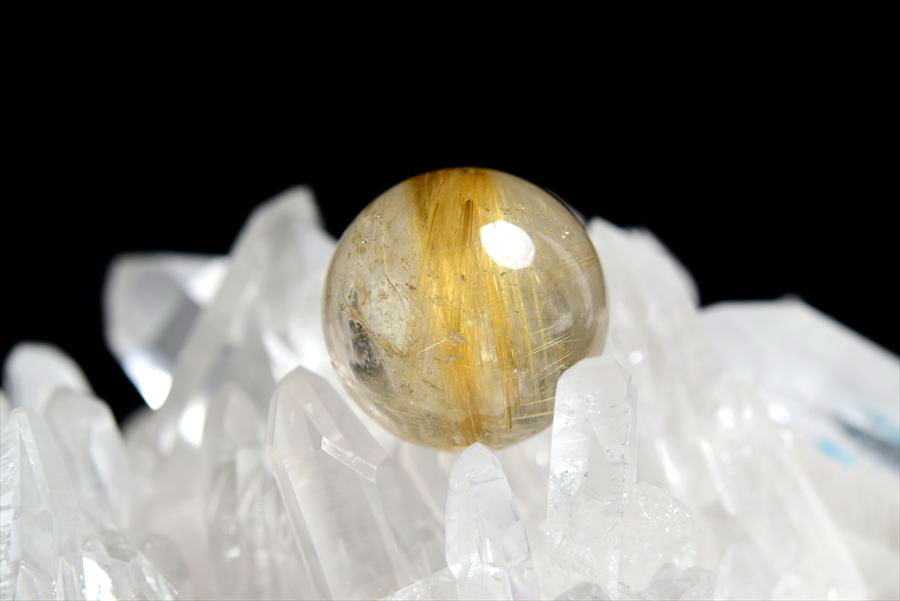 ゴールドルチル　ルチルクォーツ　金針水晶　丸玉　穴なし　金運　財運　スフィア　天然石　パワーストーン