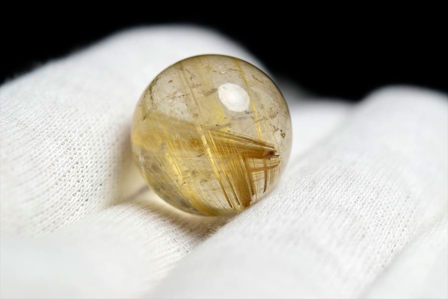 ゴールドルチル　ルチルクォーツ　金針水晶　丸玉　穴なし　金運　財運　スフィア　天然石　パワーストーン