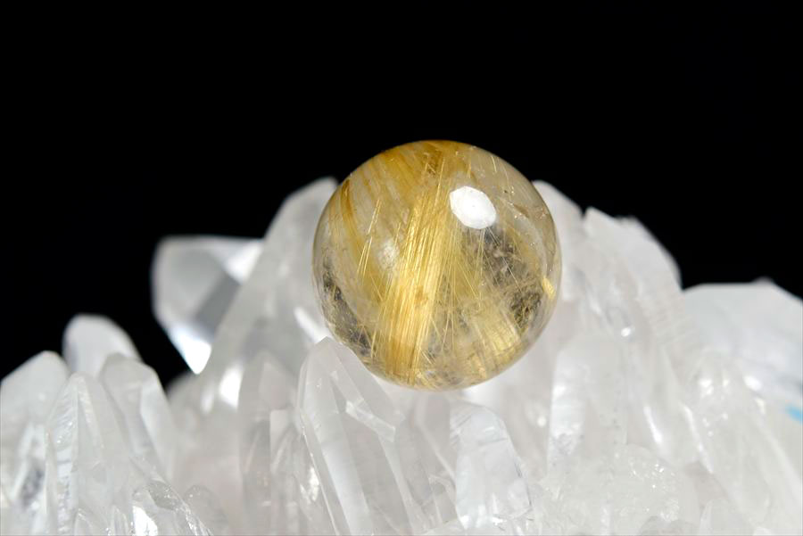 ゴールドルチル　ルチルクォーツ　金針水晶　丸玉　穴なし　金運　財運　スフィア　天然石　パワーストーン