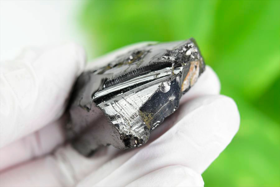 シュンガイト　エリートシュンガイト　ノーブルシュンガイト　シルバーシュンガイト　noble shungite　原石　電磁波　デトックス　浄化　天然石　パワーストーン