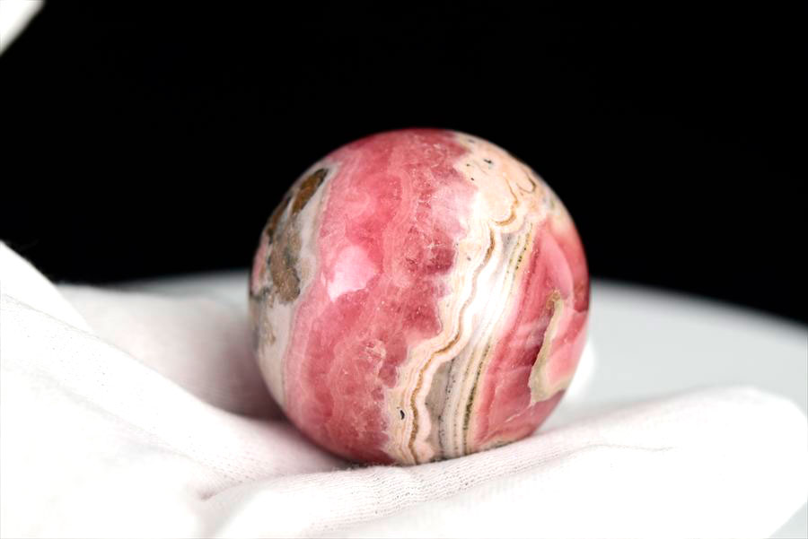 アルゼンチン産 インカローズ 丸玉 置物｜ロードクロサイト｜菱マンガン鉱