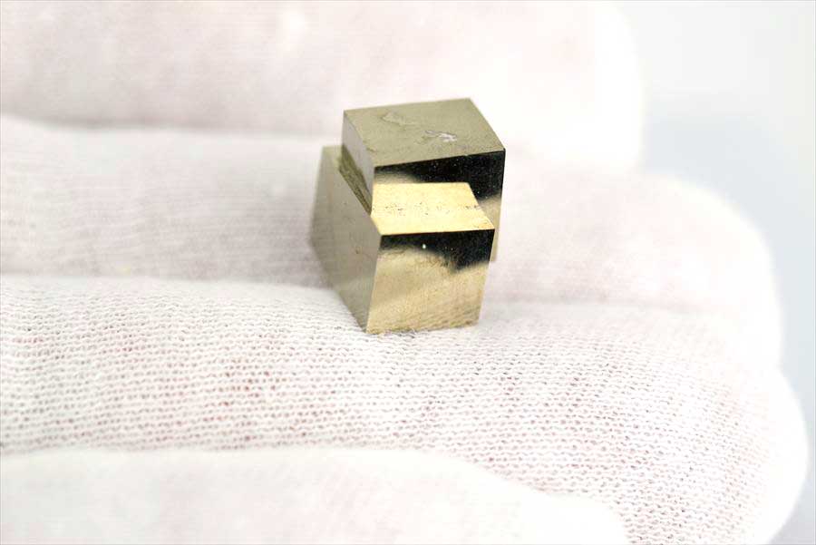 スペイン産　パイライト　キュービックパイライト　原石　鉱物　黄鉄鉱　 Navajun　Pyrite　天然石　パワーストーン