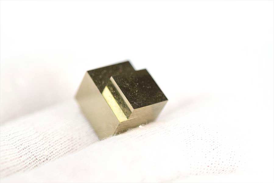 スペイン産　パイライト　キュービックパイライト　原石　鉱物　黄鉄鉱　 Navajun　Pyrite　天然石　パワーストーン