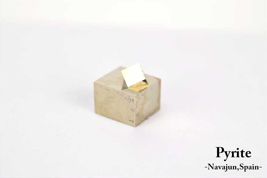 スペイン産　パイライト　キュービックパイライト　原石　鉱物　黄鉄鉱　 Navajun　Pyrite　天然石　パワーストーン
