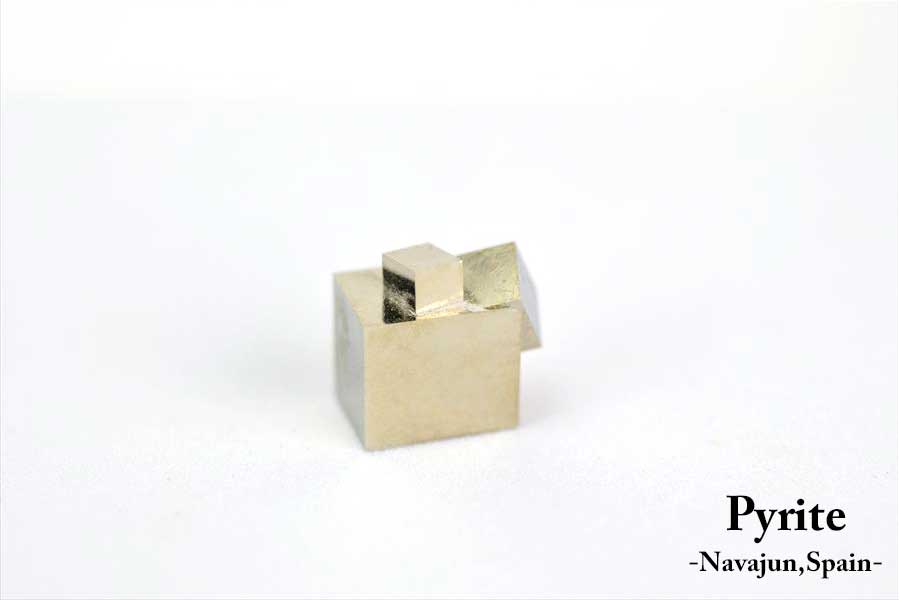 スペイン産　パイライト　キュービックパイライト　原石　鉱物　黄鉄鉱　 Navajun　Pyrite　天然石　パワーストーン