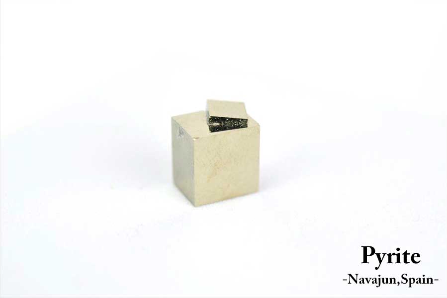 スペイン産　パイライト　キュービックパイライト　原石　鉱物　黄鉄鉱　 Navajun　Pyrite　天然石　パワーストーン
