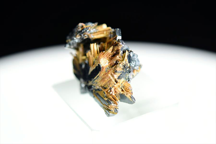 ゴールドルチル　クラスター　鉱物　原石　針状結晶　針のみ　むき出し　置物　天然石　パワーストーン