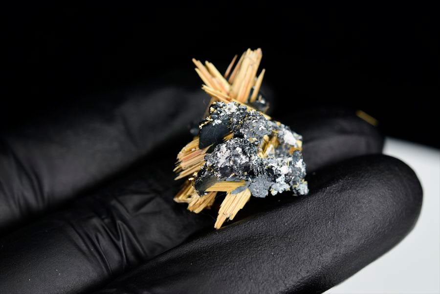 ゴールドルチル　クラスター　鉱物　原石　針状結晶　針のみ　むき出し　置物　天然石　パワーストーン