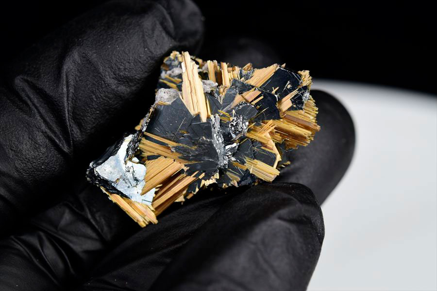 ゴールドルチル　クラスター　鉱物　原石　針状結晶　針のみ　むき出し　置物　天然石　パワーストーン