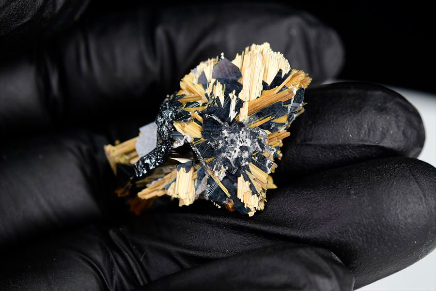 ゴールドルチル　クラスター　鉱物　原石　針状結晶　針のみ　むき出し　置物　天然石　パワーストーン