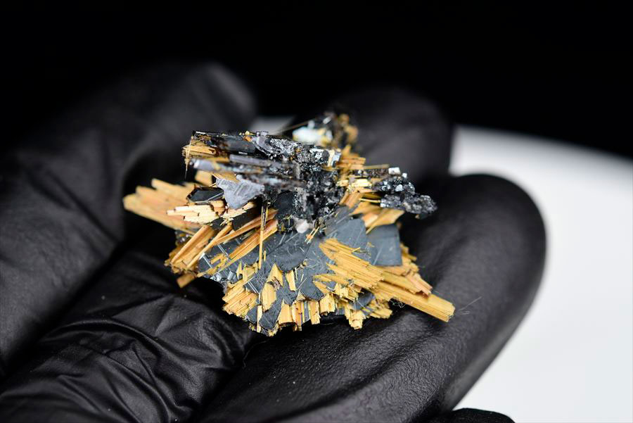 ゴールドルチル　クラスター　鉱物　原石　針状結晶　針のみ　むき出し　置物　天然石　パワーストーン