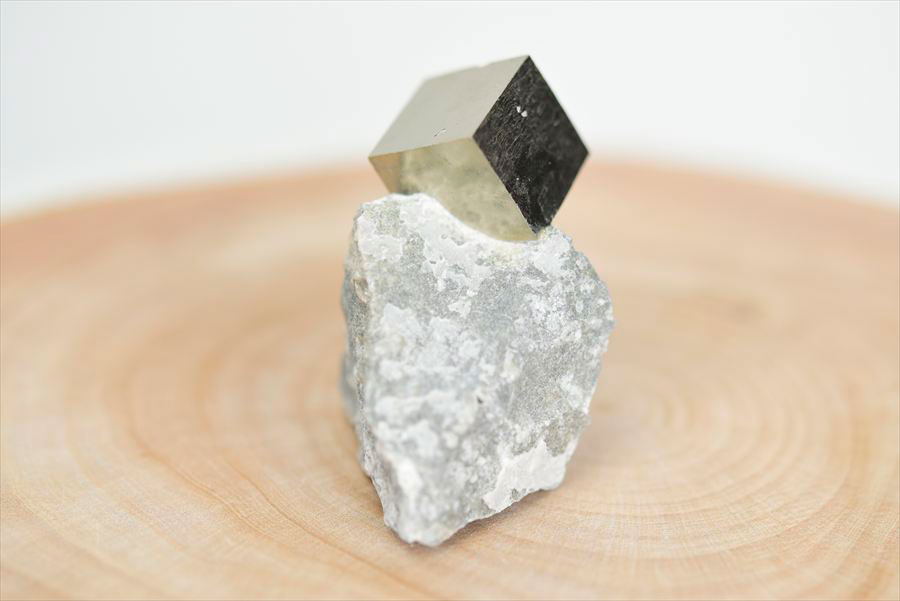 スペイン産　パイライト　キュービックパイライト　原石　鉱物　黄鉄鉱　 Navajun　Pyrite　天然石　パワーストーン