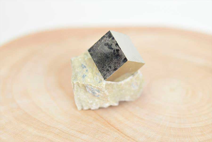 スペイン産　パイライト　キュービックパイライト　原石　鉱物　黄鉄鉱　 Navajun　Pyrite　天然石　パワーストーン