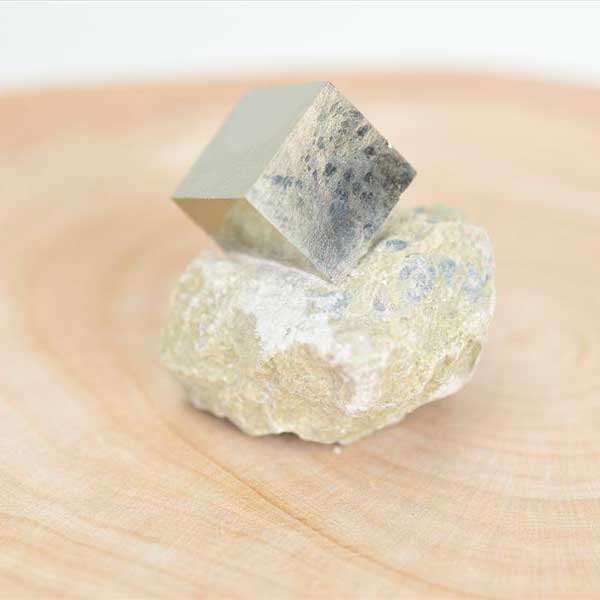 スペイン産　パイライト　キュービックパイライト　原石　鉱物　黄鉄鉱　 Navajun　Pyrite　天然石　パワーストーン