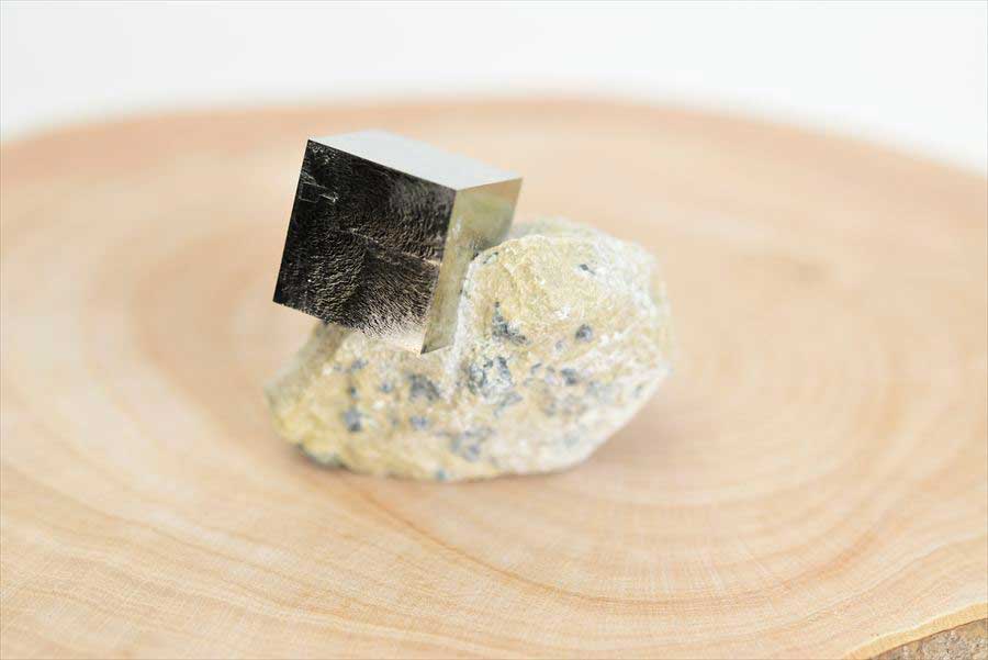 スペイン産　パイライト　キュービックパイライト　原石　鉱物　黄鉄鉱　 Navajun　Pyrite　天然石　パワーストーン