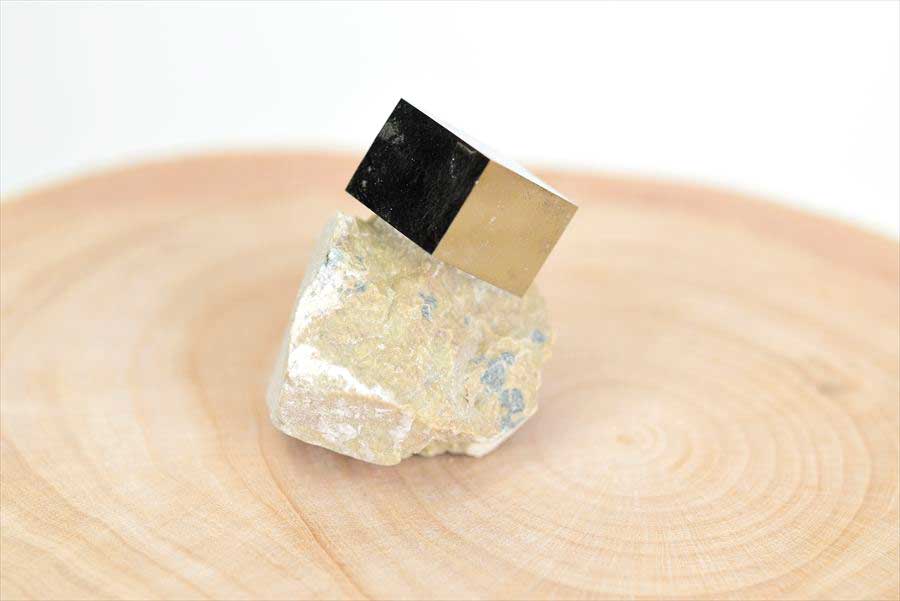 スペイン産　パイライト　キュービックパイライト　原石　鉱物　黄鉄鉱　 Navajun　Pyrite　天然石　パワーストーン