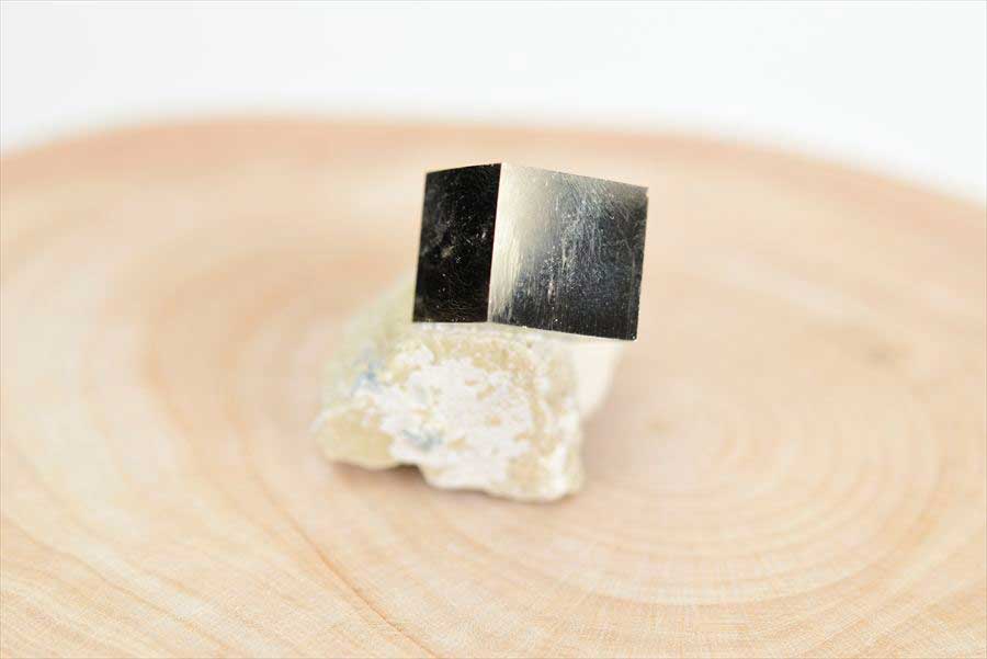 スペイン産　パイライト　キュービックパイライト　原石　鉱物　黄鉄鉱　 Navajun　Pyrite　天然石　パワーストーン