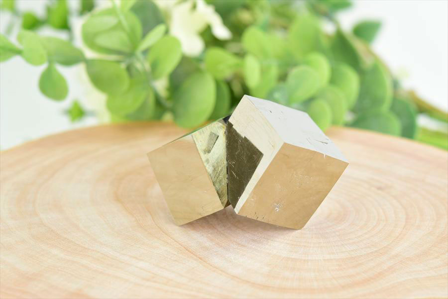 スペイン産　パイライト　キュービックパイライト　原石　鉱物　黄鉄鉱　 Navajun　Pyrite　天然石　パワーストーン