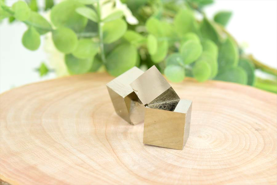 スペイン産　パイライト　キュービックパイライト　原石　鉱物　黄鉄鉱　 Navajun　Pyrite　天然石　パワーストーン