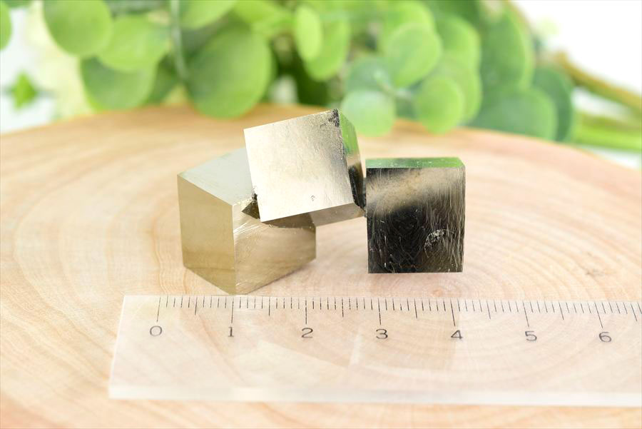 スペイン産　パイライト　キュービックパイライト　原石　鉱物　黄鉄鉱　 Navajun　Pyrite　天然石　パワーストーン
