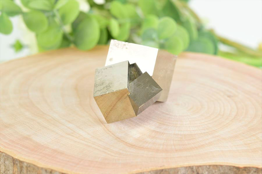スペイン産　パイライト　キュービックパイライト　原石　鉱物　黄鉄鉱　 Navajun　Pyrite　天然石　パワーストーン