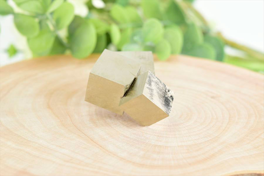 スペイン産　パイライト　キュービックパイライト　原石　鉱物　黄鉄鉱　 Navajun　Pyrite　天然石　パワーストーン