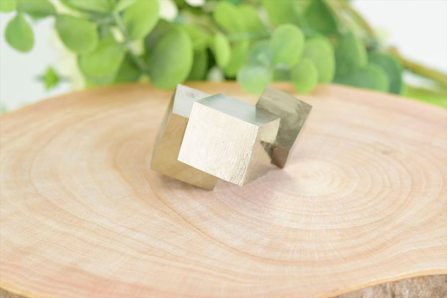 スペイン産　パイライト　キュービックパイライト　原石　鉱物　黄鉄鉱　 Navajun　Pyrite　天然石　パワーストーン