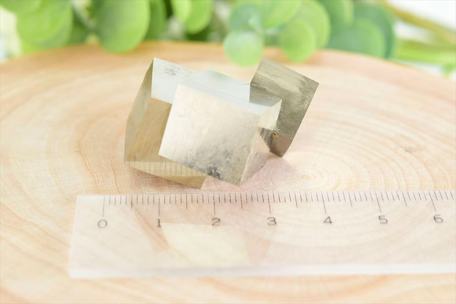 スペイン産　パイライト　キュービックパイライト　原石　鉱物　黄鉄鉱　 Navajun　Pyrite　天然石　パワーストーン