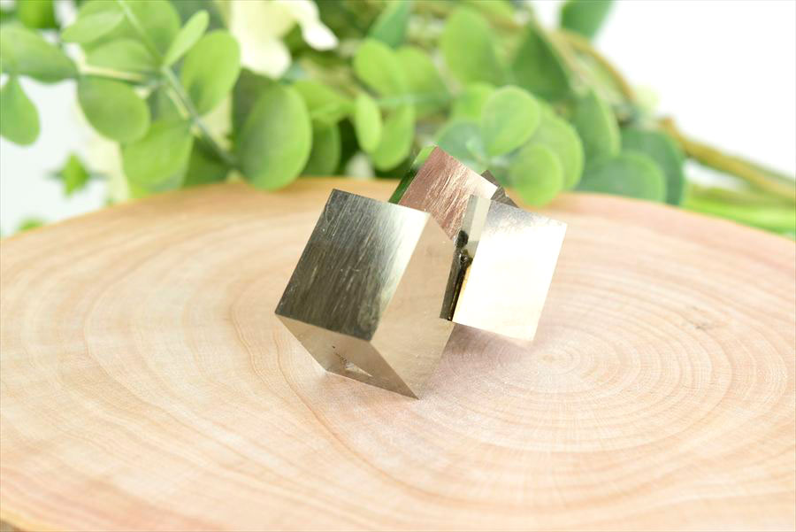 スペイン産　パイライト　キュービックパイライト　原石　鉱物　黄鉄鉱　 Navajun　Pyrite　天然石　パワーストーン