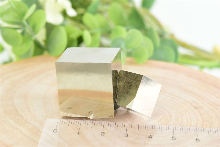 スペイン産　パイライト　キュービックパイライト　原石　鉱物　黄鉄鉱　 Navajun　Pyrite　天然石　パワーストーン