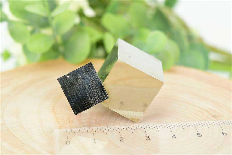 スペイン産　パイライト　キュービックパイライト　原石　鉱物　黄鉄鉱　 Navajun　Pyrite　天然石　パワーストーン