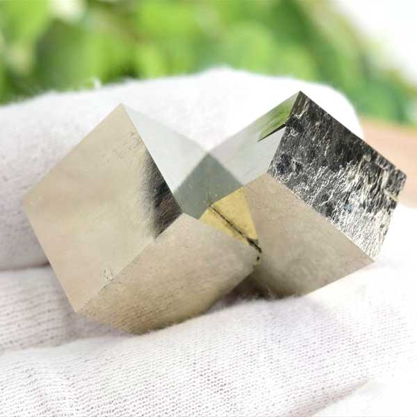 スペイン産　パイライト　キュービックパイライト　原石　鉱物　黄鉄鉱　 Navajun　Pyrite　天然石　パワーストーン