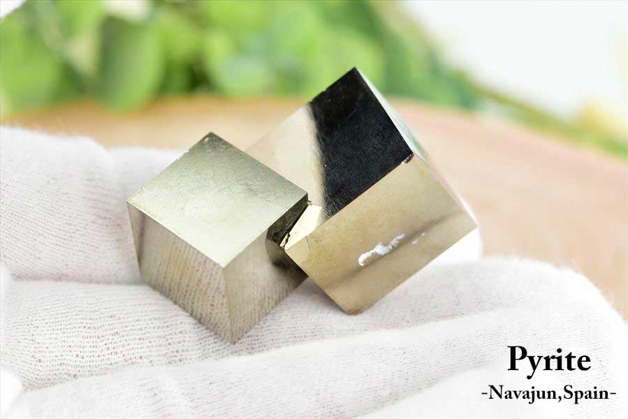 スペイン産　パイライト　キュービックパイライト　原石　鉱物　黄鉄鉱　 Navajun　Pyrite　天然石　パワーストーン