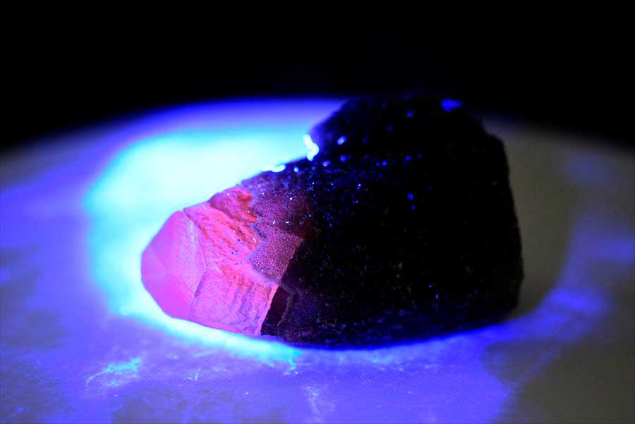 カルサイト 蛍光 ブラックアメジスト calcite covered amethyst アメジストコーティング 方解石 紫水晶 蛍光鉱物 ウルグアイ産