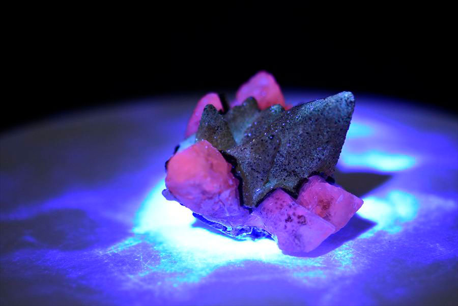 カルサイト 蛍光 Calcite 方解石 紫水晶 蛍光鉱物 ウルグアイ産