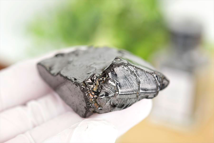 シュンガイト　エリートシュンガイト　ノーブルシュンガイト　シルバーシュンガイト　noble shungite　原石　電磁波　デトックス　浄化　天然石　パワーストーン