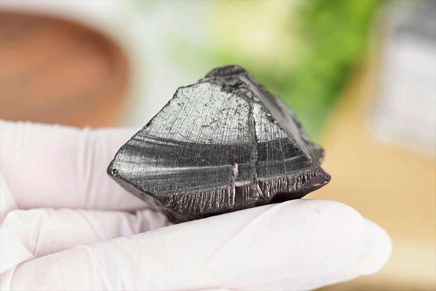 シュンガイト　エリートシュンガイト　ノーブルシュンガイト　シルバーシュンガイト　noble shungite　原石　電磁波　デトックス　浄化　天然石　パワーストーン