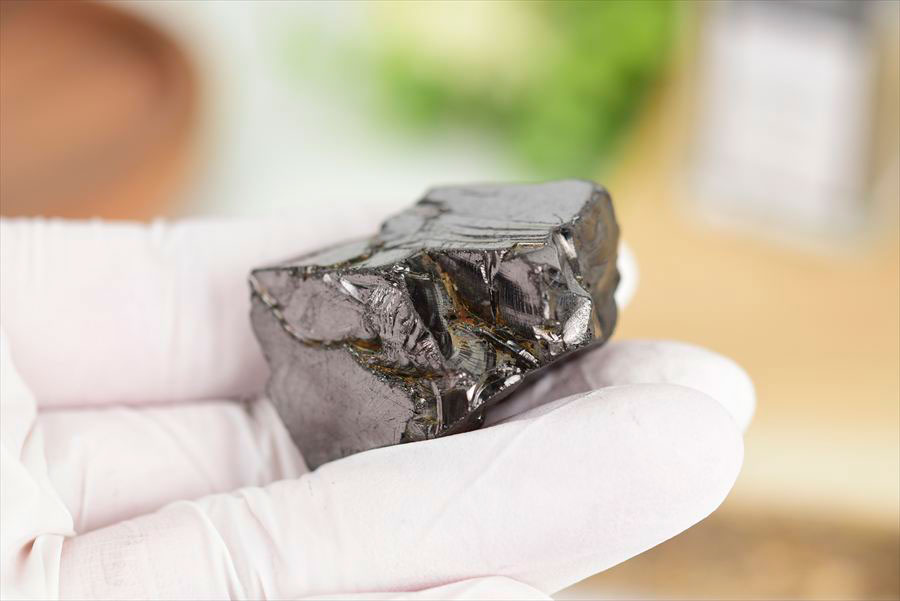 シュンガイト　エリートシュンガイト　ノーブルシュンガイト　シルバーシュンガイト　noble shungite　原石　電磁波　デトックス　浄化　天然石　パワーストーン