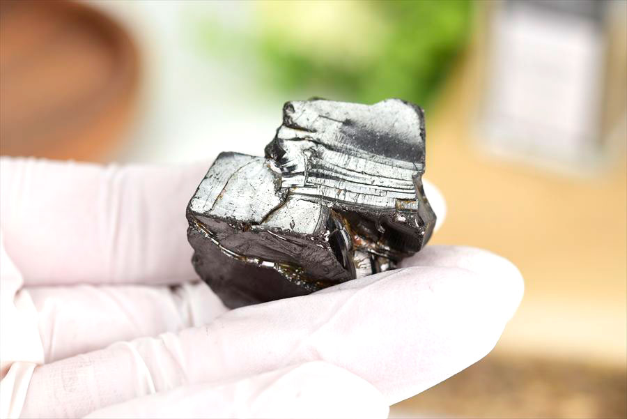 シュンガイト　エリートシュンガイト　ノーブルシュンガイト　シルバーシュンガイト　noble shungite　原石　電磁波　デトックス　浄化　天然石　パワーストーン