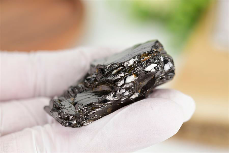 シュンガイト　エリートシュンガイト　ノーブルシュンガイト　シルバーシュンガイト　noble shungite　原石　電磁波　デトックス　浄化　天然石　パワーストーン
