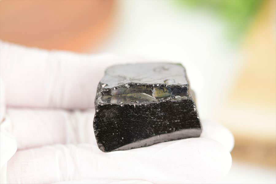 シュンガイト　エリートシュンガイト　ノーブルシュンガイト　シルバーシュンガイト　noble shungite　原石　電磁波　デトックス　浄化　天然石　パワーストーン