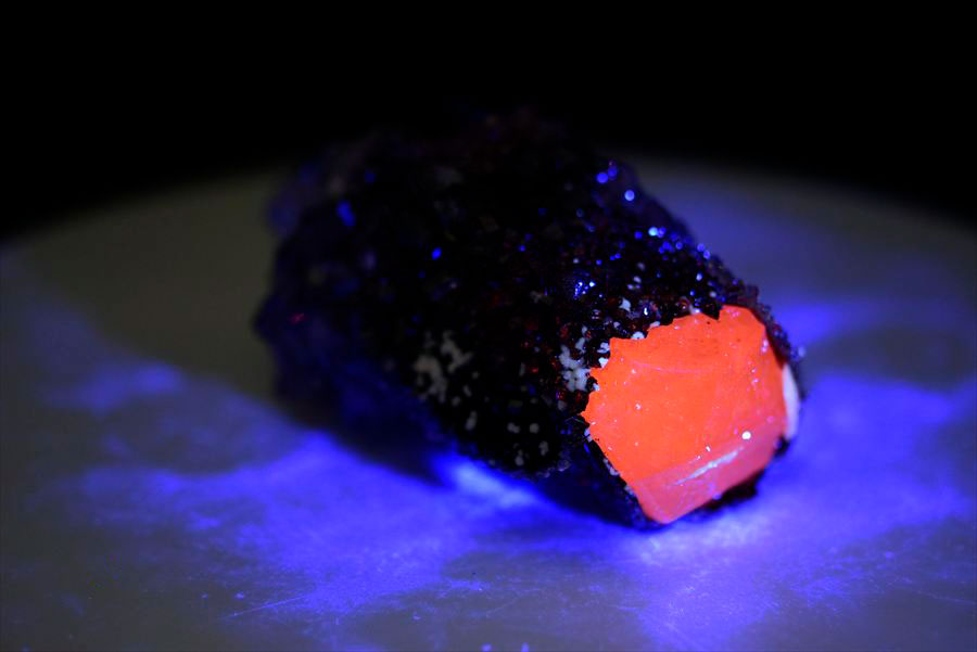 カルサイト 蛍光 ブラックアメジスト calcite covered amethyst アメジストコーティング 方解石 紫水晶 蛍光鉱物 ウルグアイ産