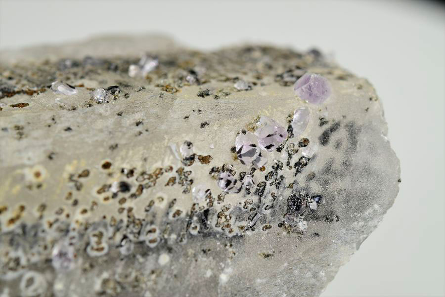 カルサイト 蛍光 アメジスト calcite amethyst ゲーサイト 方解石 紫水晶 蛍光鉱物 ウルグアイ産