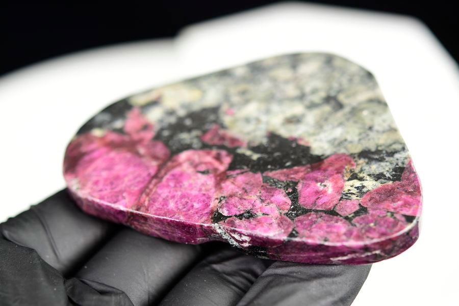 ロシア産　ユーディアライト　ユージアル石　Eudialyte　丸玉　置物　スフィア　天然石　パワーストーン